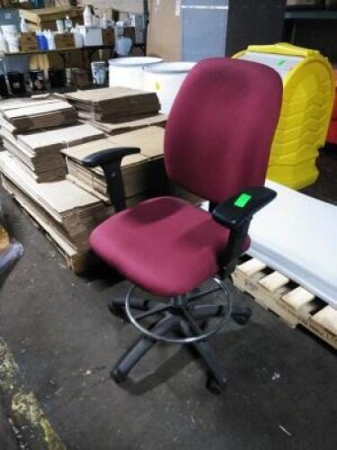 DESCRIPTION: (1) ROLLING COMPUTER CHAIR INFORMATION: MAROON, FABRIC, FOOT RING, ADJUSTABLE ARMS RETAIL$: $150.00 EA QTY: 1