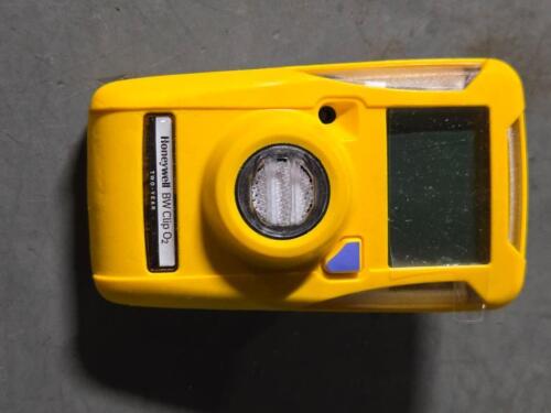 DESCRIPTION: (2) o2 SINGLE GAS DETECTOR BRAND MODEL HONEYWELL BWC2X- INFORMATION: HI 23.5% LOW 19.5%ALARM RETAIL$: $466.20 QTY: 2