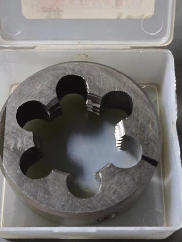 DESCRIPTION: (2) ROUND THREADING DIES BRAND MODEL WESTWARD 10T927 SIZE: M34X3.5 RETAIL$: $192.00 QTY: 2