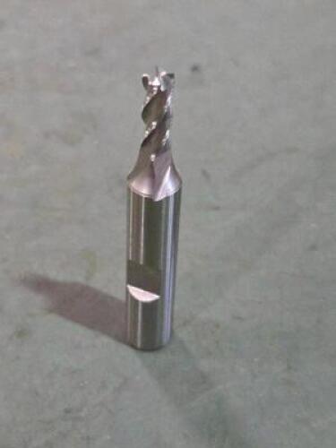 DESCRIPTION: (1) COBALT SQ END MILL BRAND MODEL HERTEL 74128307 SIZE: 5mm DIA QTY: 1