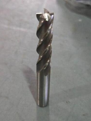 DESCRIPTION: (1) HSS SQ END MILL BRAND MODEL VC 01730241 SIZE: 3/8" DIA 1-1/2" LOC RETAIL$: $21.45 QTY: 1
