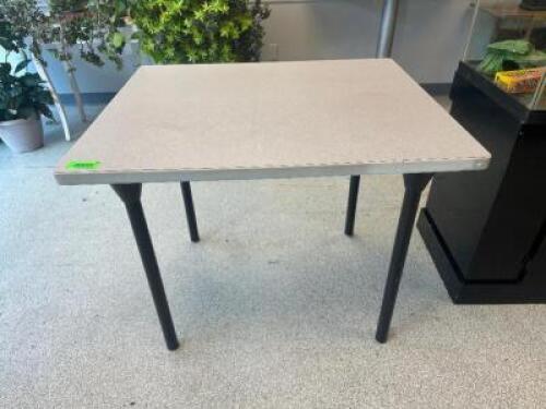 FOLDING TABLE