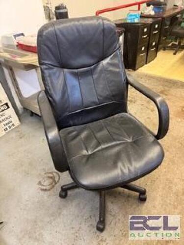 OFFICE ARMCHAIR WITH WHEELS.
