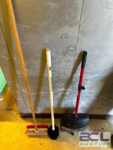 ASSORTED CLEANING TOOLS