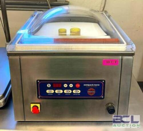 VACUUM SEALING MACHINE WITH BAGS