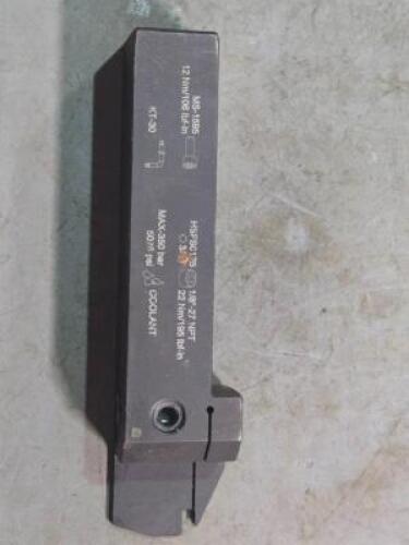 DESCRIPTION: (2) INDEXABLE GROOVING-CUTOFF TOOL HOLDER BRAND MODEL KENNAMETAL EVSMR160326C SIZE: 25.4mm SQ SHANK RETAIL$: $548.52 QTY: 2