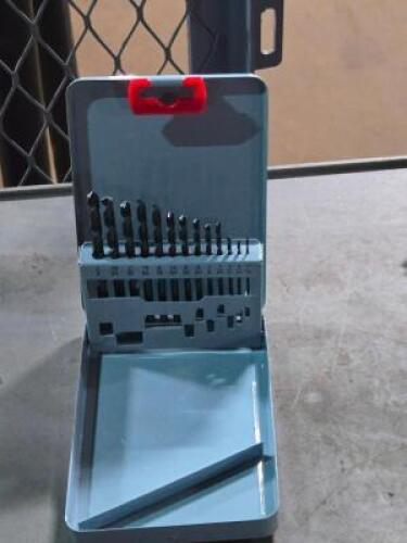 DESCRIPTION: (1) (13) PC. DRILL BIT SET BRAND MODEL WESTWARD 401J87 SIZE: 1/16" 'TO 1/4" RETAIL$: $25.93 QTY: 1