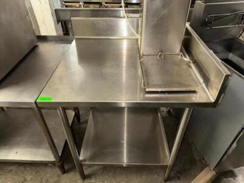 DESCRIPTION 30" X 30" HEAVY DUTY STAINLESS CORNER TABLE W/ 4" BACK SPLASH SIZE 30 "X 30" LOCATION BAY 6 QTY 1