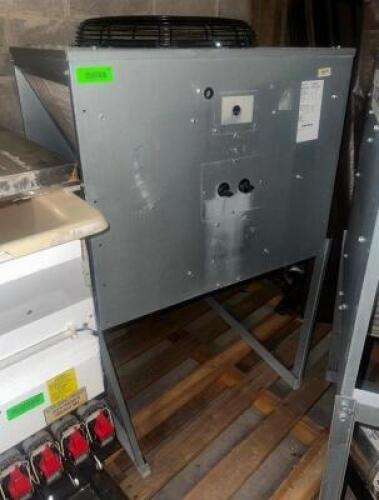DESCRIPTION SCOTSMAN'S ERC111-1E REMOTE CONDENSER UNIT BRAND / MODEL: SCOTSMAN'S ERC111-1E ADDITIONAL INFORMATION RETAILS NEW FOR $1250 / SIZE 30" 30"