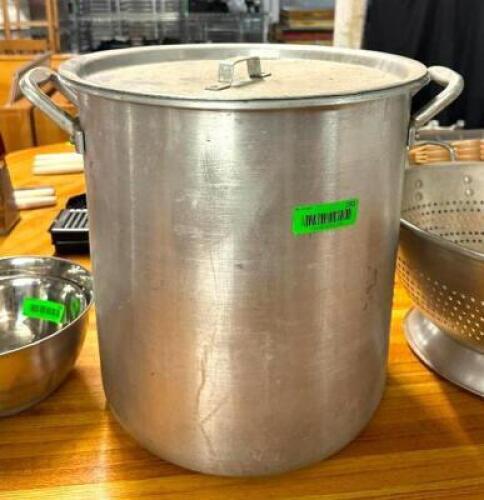 DESCRIPTION: 15" STAINLESS STOCK POT WITH LID SIZE: 15"X16" LOCATION: BAY 6 QTY: 1