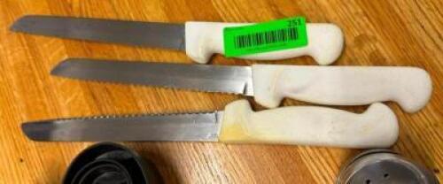 DESCRIPTION: (3) BREAD KNIVES BRAND/MODEL: DEXTER LOCATION: BAY 6 QTY: 3