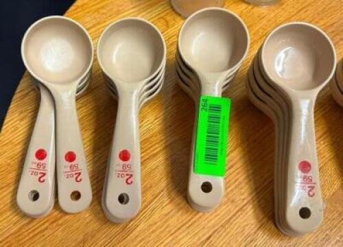 DESCRIPTION: (16) 2 OZ. PORTION CUPS LOCATION: BAY 6 QTY: 16