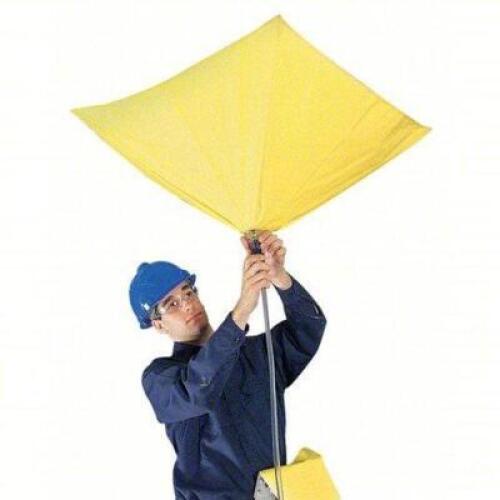 DESCRIPTION: (1) LEAK DIVERTER TARP BRAND/MODEL: PIG #30PX52 INFORMATION: YELLOW, POLYESTER / PVC SIZE: 30" X 30" RETAIL$: $326.05 EA QTY: 1