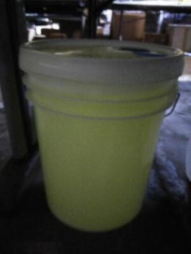 DESCRIPTION: (1)BLEACH BRAND/MODEL: AROCEP 56HN13 INFORMATION: RECLAIM BUCKET SIZE: 5 GAL RETAIL$: $199.15 QTY: 1