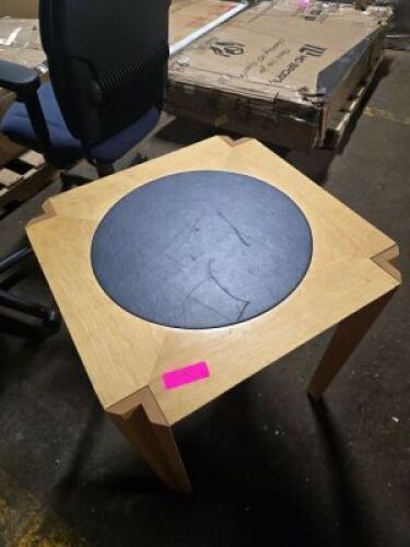 DESCRIPTION: (1) END SIDE TABLE INFORMATION: WOOD WITH BLUE CIRCLE QTY: 1