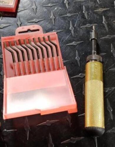 (1) CLASSIC DEBURRING KIT B WITH ALUMINUM HANDLE