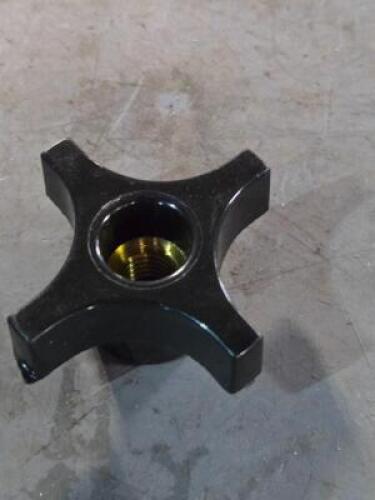 DESCRIPTION: (8) 4 ARM THREADED THROUGH HOLE KNOBS BRAND MODEL INNOVATIVE COMPONENTS SIZE: 5/16-18 QTY: 8