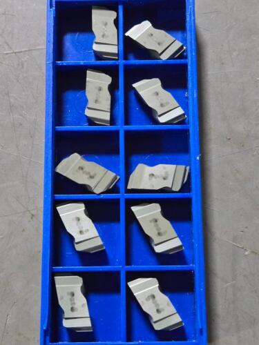 DESCRIPTION: (30) CARBIDE GROOVING INSERTS BRAND MODEL CARBIDE FORM MASTERS QTY: 30