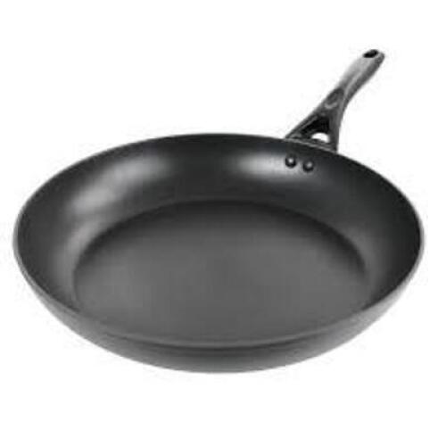 DESCRIPTION: (1) ALUMINUM FRYING PAN BRAND/MODEL: OSTER INFORMATION: BLACK RETAIL$: $21.86 SIZE: 12" QTY: 1