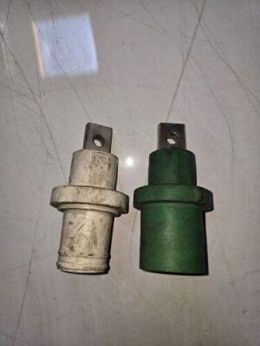 DESCRIPTION: (2) HIGH VOLTAGE ELECTRIC PLUGS INFORMATION: 1000 VOLTS QTY: 2