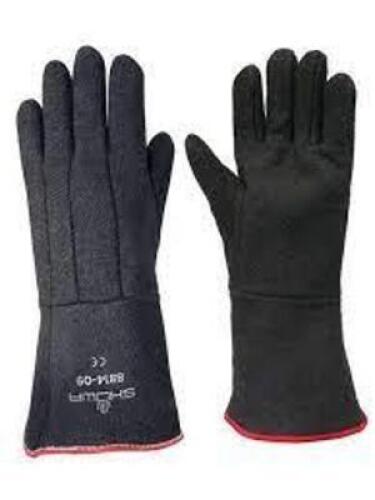 DESCRIPTION: (4) PAIRS OF HEAT RESISTANT INSULATED GLOVES BRAND/MODEL: SHOWA 8814-09 INFORMATION: BLACK RETAIL$: $16.60 EA SIZE: SIZE L QTY: 4