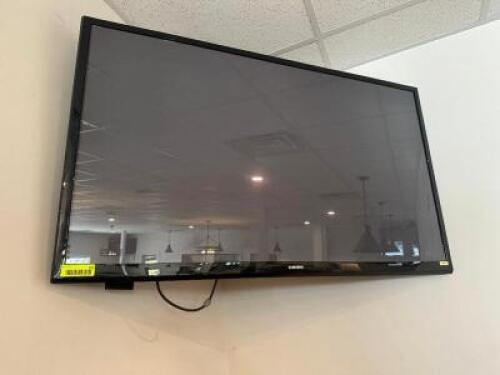 40" TV WITH WALL MOUNT