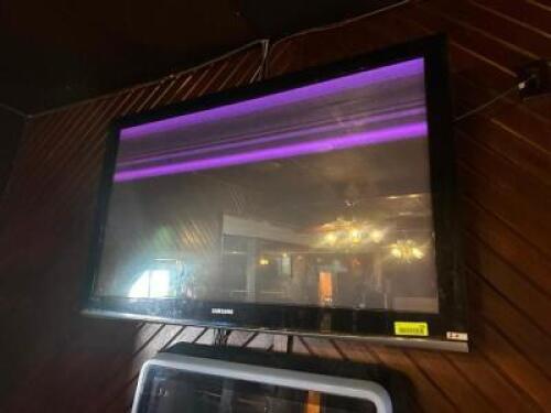 50" HD TV WITH WALL MOUNT