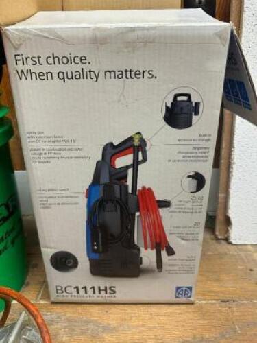 PRESSURE WASHER WITH ACCESSORIES