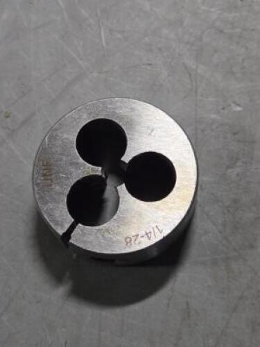 DESCRIPTION: (4) CARBON STEEL ROUND THREADING DIE BRAND/MODEL: WESTWARD 2LVZ6 SIZE: 1/4-28 RETAIL$: 40.8 QTY: 4
