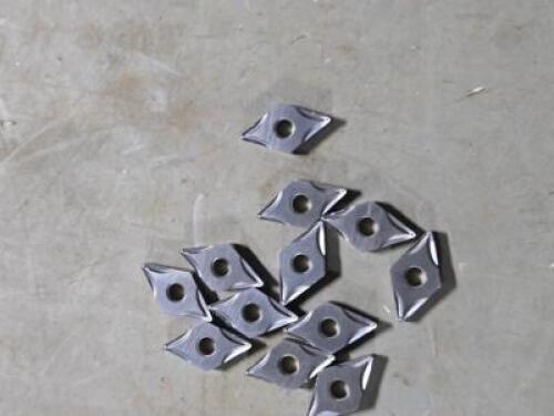 DESCRIPTION: (10) CARBIDE TURNING INSERTS BRAND/MODEL: SUMITOMO DNGG 432ESU RETAIL$: 280.6 QTY: 10