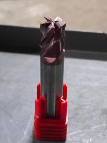 DESCRIPTION: (2) 5 FLUTE CARBIDE END MILL BRAND/MODEL: FULLERTON 37656 SIZE: 5/8" DIA RETAIL$: 161.99 QTY: 2
