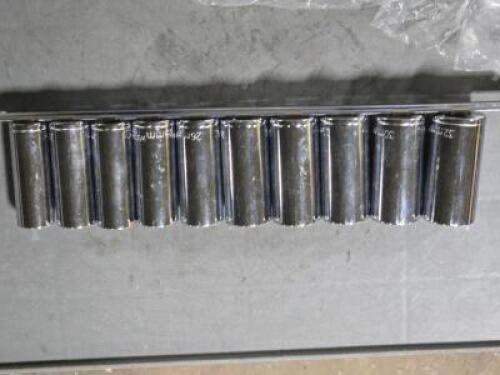 DESCRIPTION: (1) SET OF (10) 12-PT SOCKET SET BRAND/MODEL: WESTWARD 53PN72 INFORMATION: 1/2" DRIVE SIZE: 22-32mm RETAIL$: 70.64 QTY: 1
