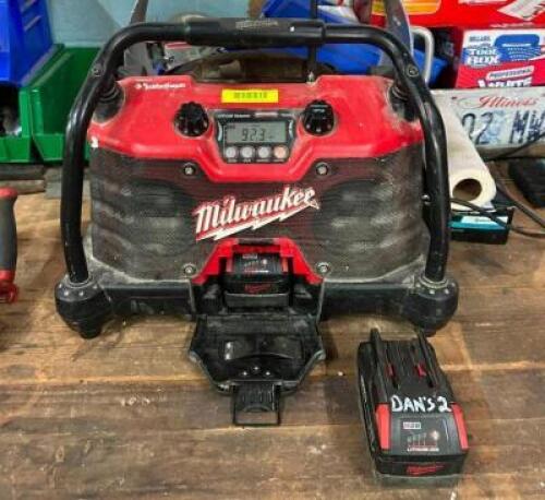 JOB SITE RADIO WITH BATTERY