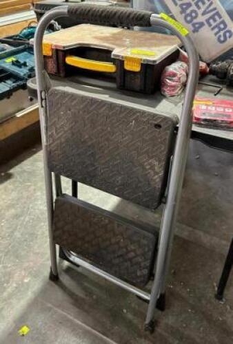 STEP LADDER