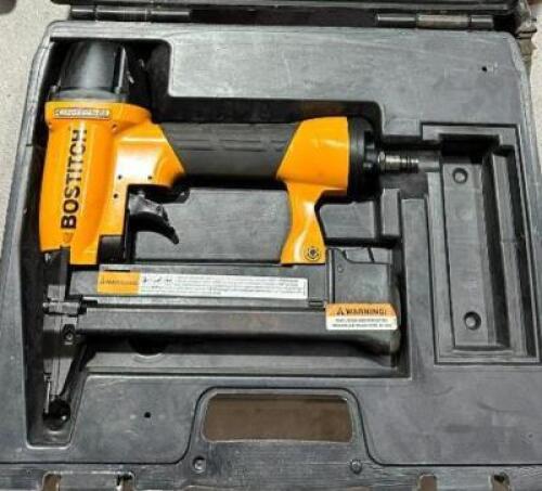 NAIL GUN WITH HARD SHELL CASE