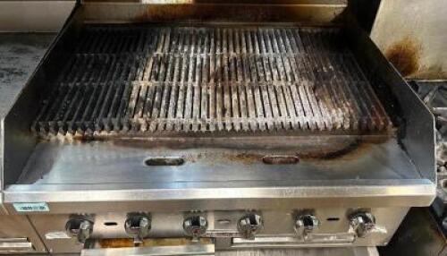 DESCRIPTION SOUTHBEND 36" RADIANT CHARBROILERS. BRAND / MODEL: SOUTHBEND ADDITIONAL INFORMATION NATURAL GAS. WAS ON AND AT FULL TEMP. SIZE 36" W LOCAT