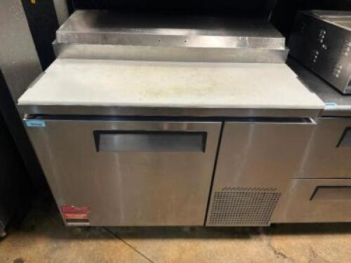 DESCRIPTION TURBO AIR 44" SINGLE DOOR SANDWICH PREP TOP. BRAND / MODEL: TURBO AIR TPR-44SD ADDITIONAL INFORMATION 115 VOLT, 1 PHASE. IN GOOD WORKING O