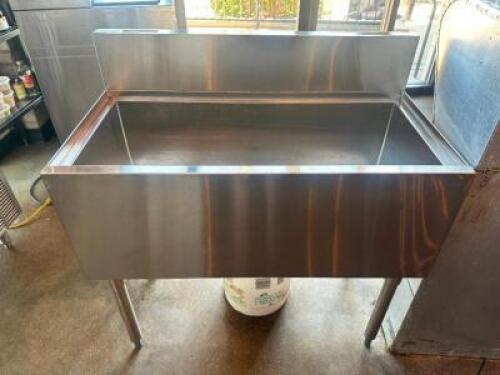 DESCRIPTION 36" STAINLESS ICE KEEPER ADDITIONAL INFORMATION NO LIDS LOCATION BAR QTY 1