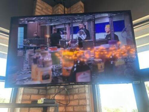 DESCRIPTION SAMSUNG 60" HD FLAT SCREEN TV W/ WALL MOUNT BRAND / MODEL: SAMSUNG SIZE 60" LOCATION BAR QTY 1