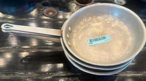 DESCRIPTION (3) 8" SKILLETS THIS LOT IS: SOLD BY THE PIECE SIZE 8" LOCATION BAR QTY 3
