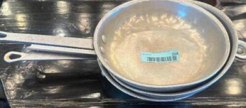 DESCRIPTION (3) 8" SKILLETS THIS LOT IS: SOLD BY THE PIECE SIZE 8" LOCATION BAR QTY 3