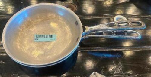 DESCRIPTION (2) 8" SKILLETS THIS LOT IS: SOLD BY THE PIECE SIZE 8" LOCATION BAR QTY 2