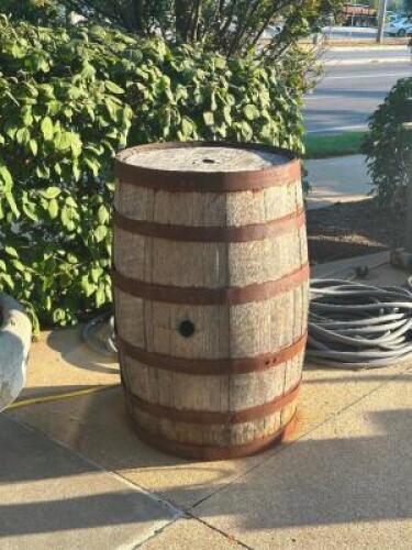 DESCRIPTION DECORATIVE WHISKEY BARREL THIS LOT IS: ONE MONEY SIZE 22" X 35" LOCATION PATIO QTY 1