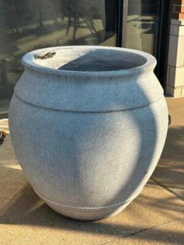 DESCRIPTION LARGE CONCRETE PLANTER ADDITIONAL INFORMATION CONTENTS INCLUDED. THIS LOT IS: ONE MONEY LOCATION PATIO QTY 1