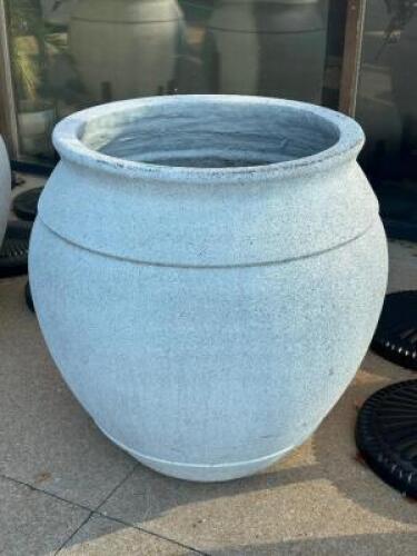 DESCRIPTION LARGE CONCRETE PLANTER ADDITIONAL INFORMATION CONTENTS INCLUDED. THIS LOT IS: ONE MONEY LOCATION PATIO QTY 1