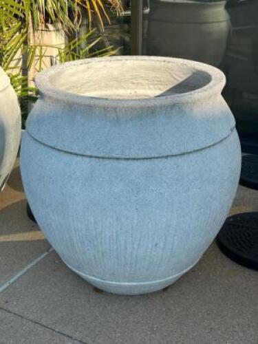 DESCRIPTION LARGE CONCRETE PLANTER ADDITIONAL INFORMATION CONTENTS INCLUDED. THIS LOT IS: ONE MONEY LOCATION PATIO QTY 1