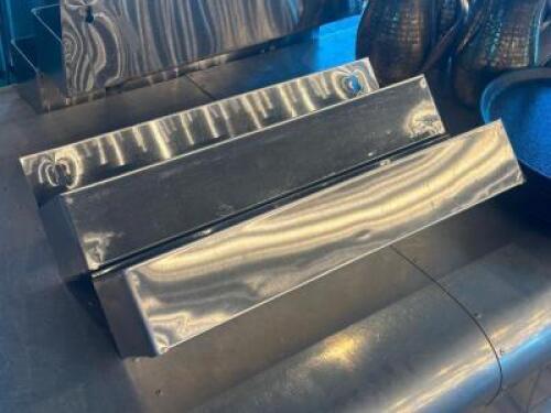 DESCRIPTION DOUBLE TIER STAINLESS SPEED RAIL THIS LOT IS: ONE MONEY LOCATION BAR QTY 1