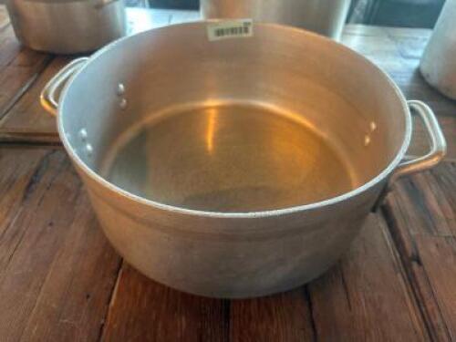 DESCRIPTION HEAVY DUTY ALUMINUM ROASTING STOCK POT. LOCATION MAIN SEATING QTY 1