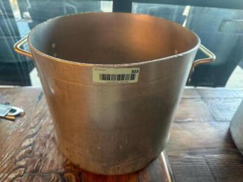 DESCRIPTION 20 QT ALUMINUM STOCK POT LOCATION MAIN SEATING QTY 1