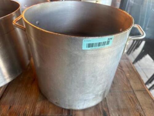 DESCRIPTION 20 QT ALUMINUM STOCK POT LOCATION MAIN SEATING QTY 1
